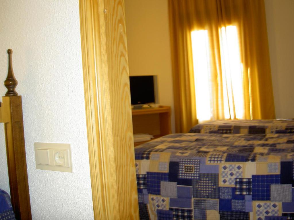 Tuéjar Hotel Alvarez חדר תמונה